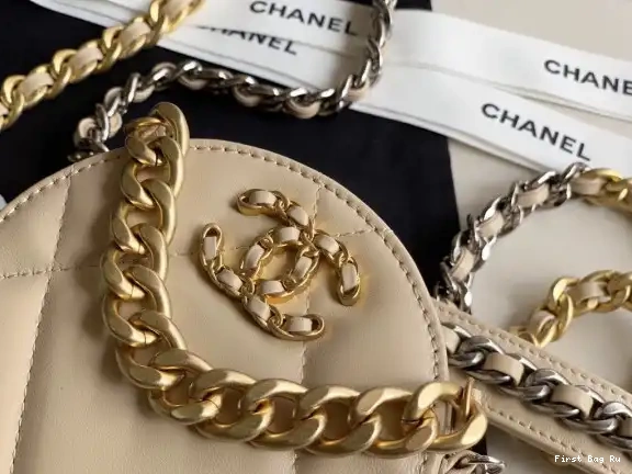 Firstbag Ru 19 WITH CHAIN CHANELUTCH CHANEL 0517